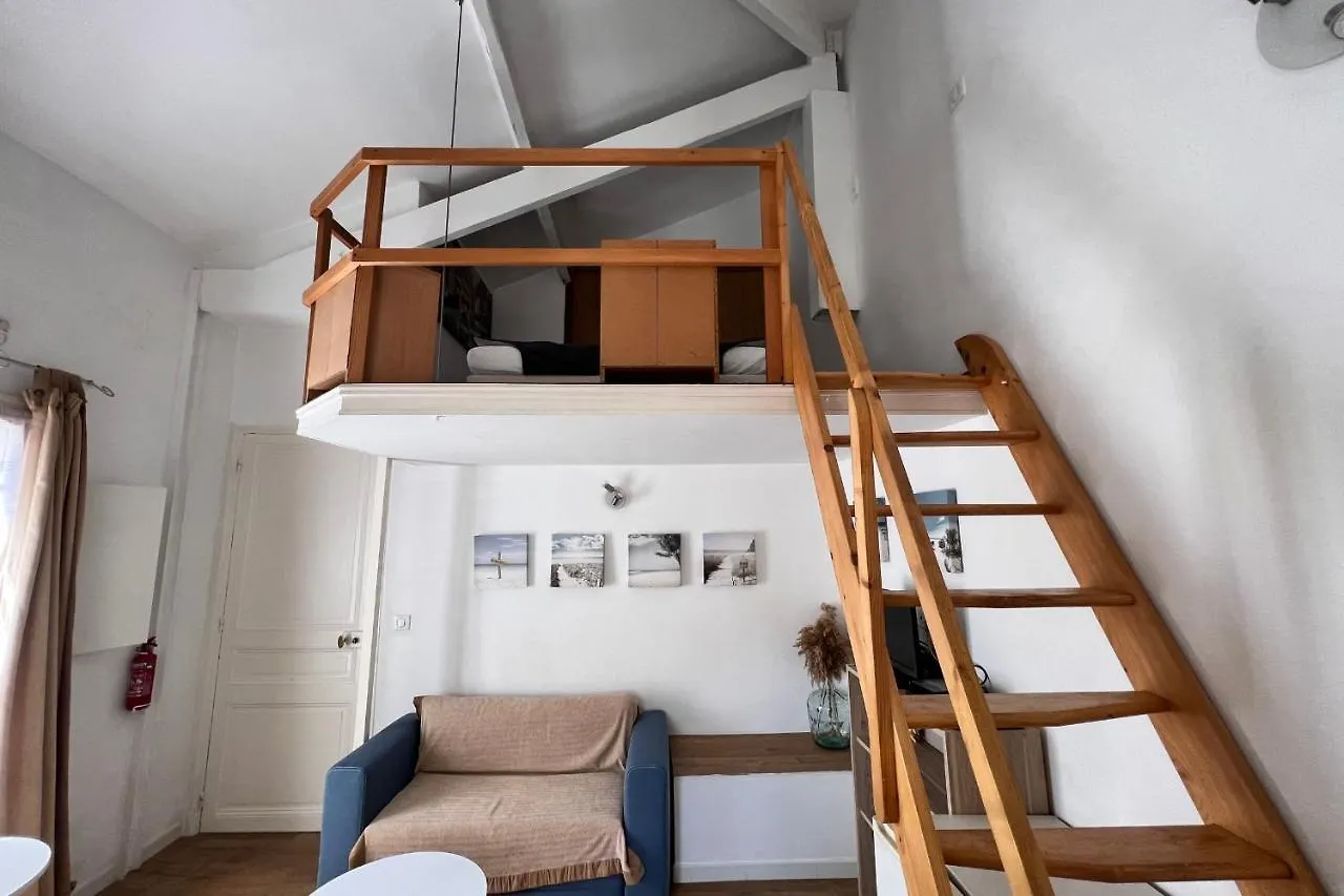 Apartment Studio With Mezzanine In The Heart Of Old Antibes Wifi Air Conditioning France