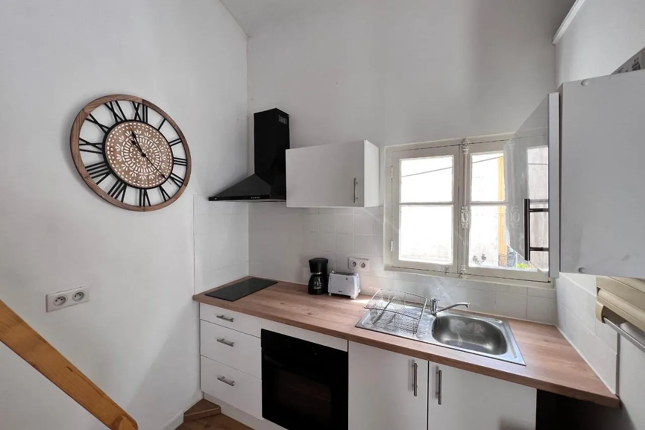 Studio With Mezzanine In The Heart Of Old Antibes Wifi Air Conditioning 0*,