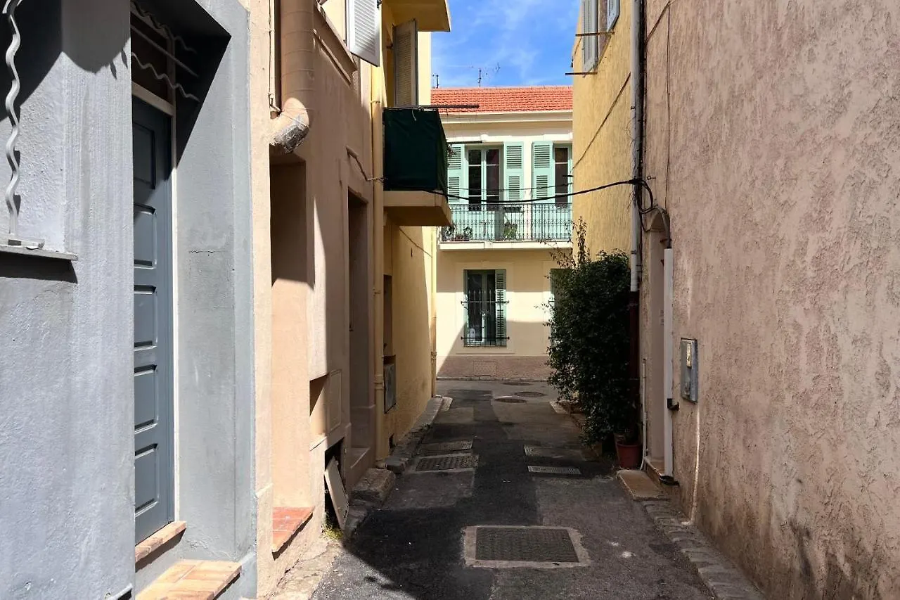 Apartment Studio With Mezzanine In The Heart Of Old Antibes Wifi Air Conditioning