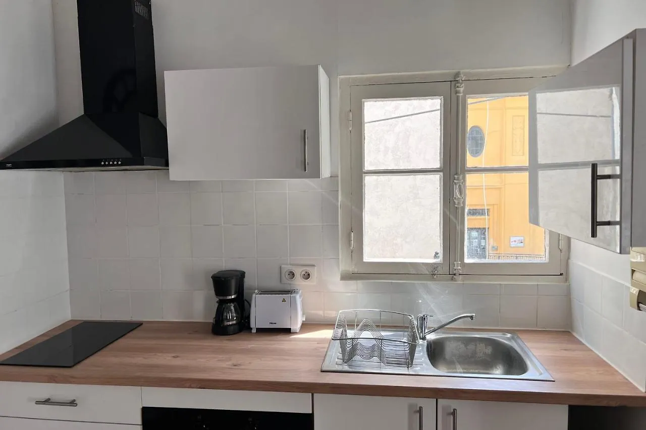 Studio With Mezzanine In The Heart Of Old Antibes Wifi Air Conditioning Apartment