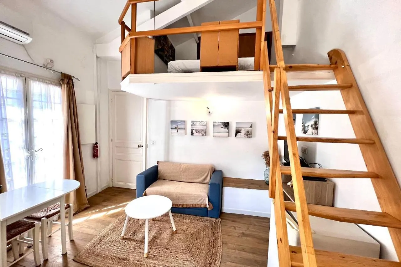 Studio With Mezzanine In The Heart Of Old Antibes Wifi Air Conditioning